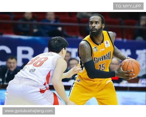 查尔斯李赞迪亚巴特抢篮板后迅速分球展现团队精神