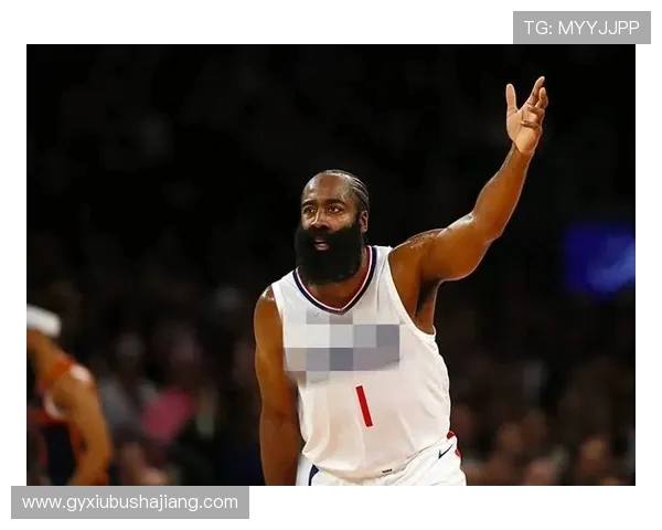 雷霆球员热身激战前奏 锐气十足备战新赛季全力以赴